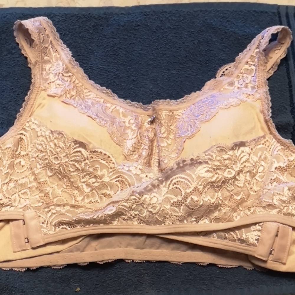 Push me up bra.  NWOT